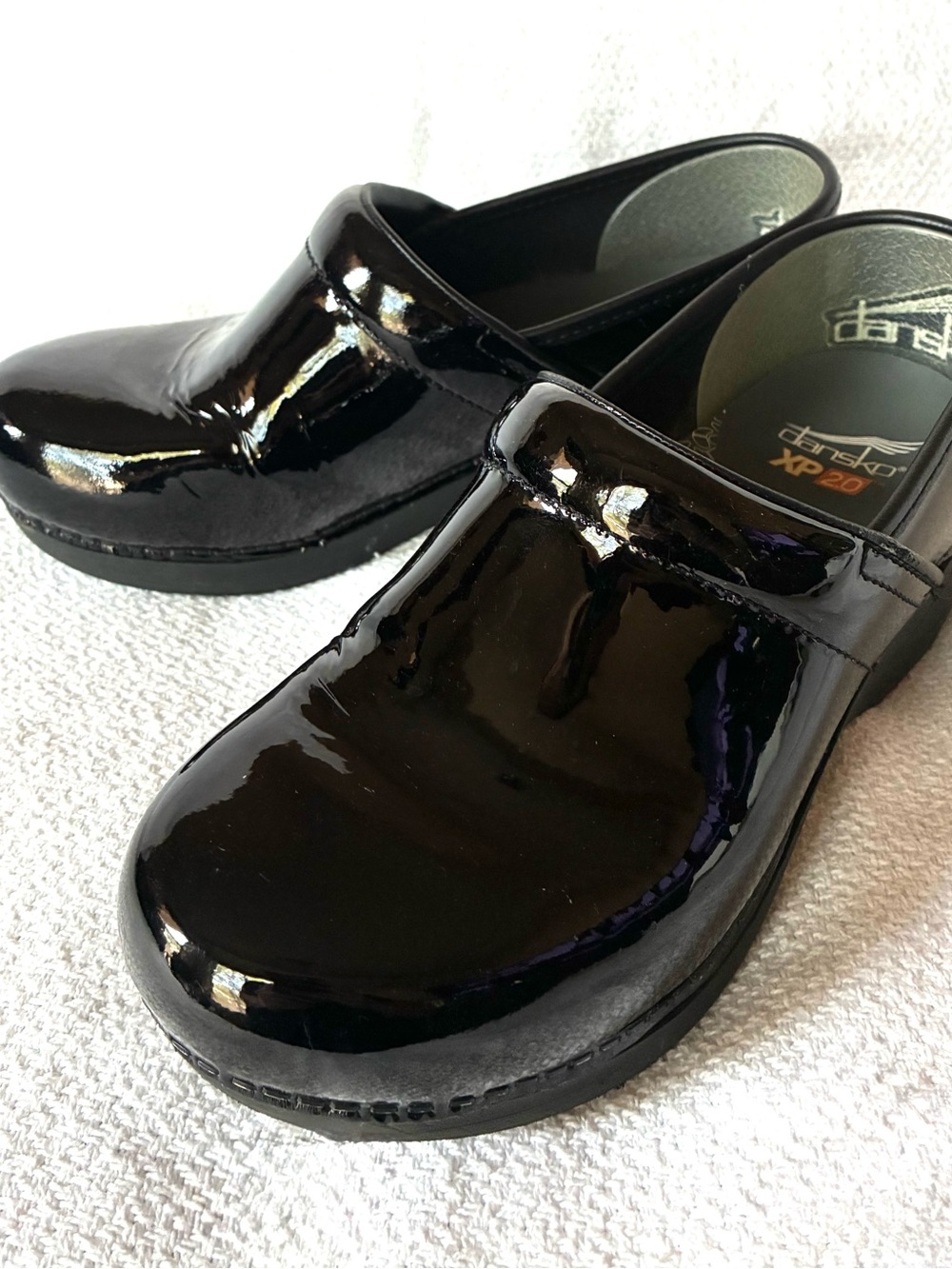 Dansko XP 2.0 Black Patent Leather Professional Clogs Shoes EU 39